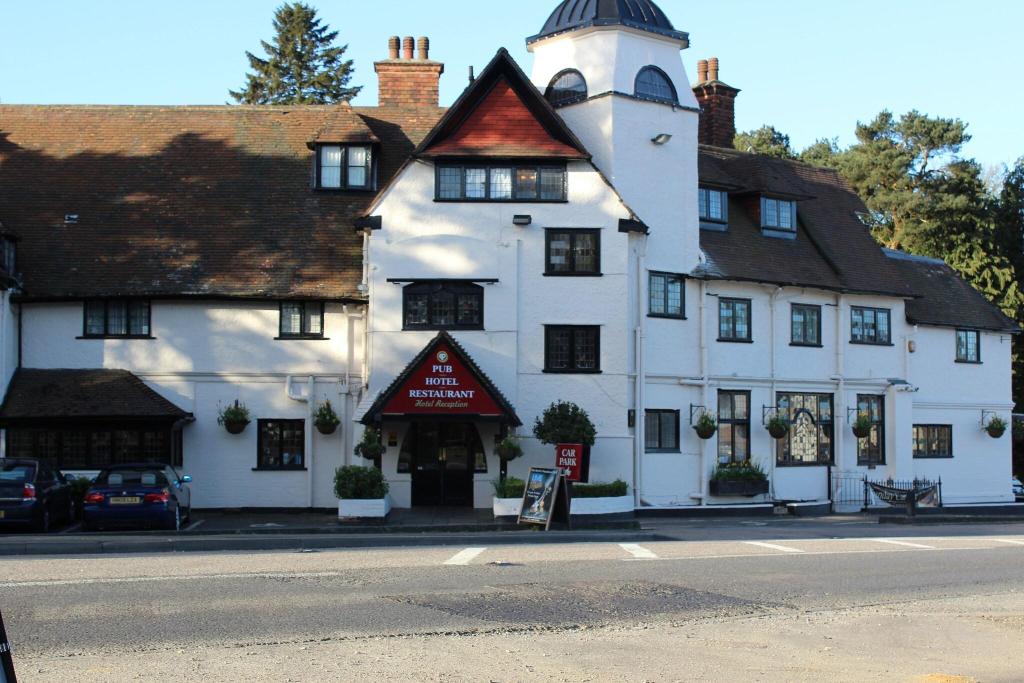 The Devil s Punchbowl Hotel - General view