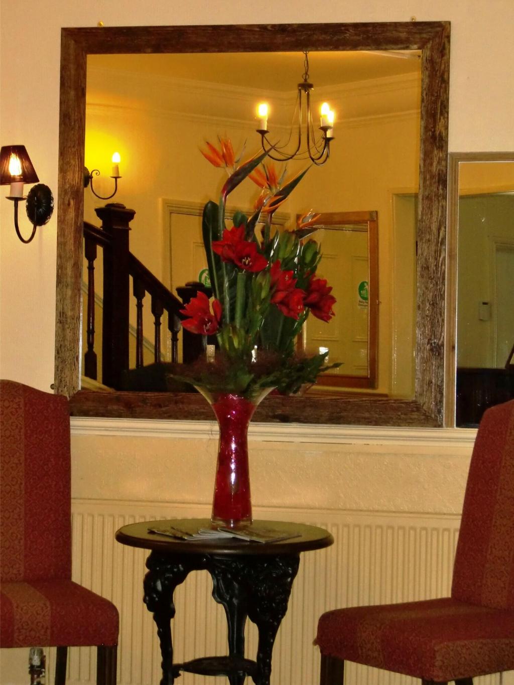 The Devil s Punchbowl Hotel - Lobby