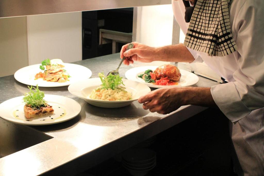 The Devil s Punchbowl Hotel - Restaurant