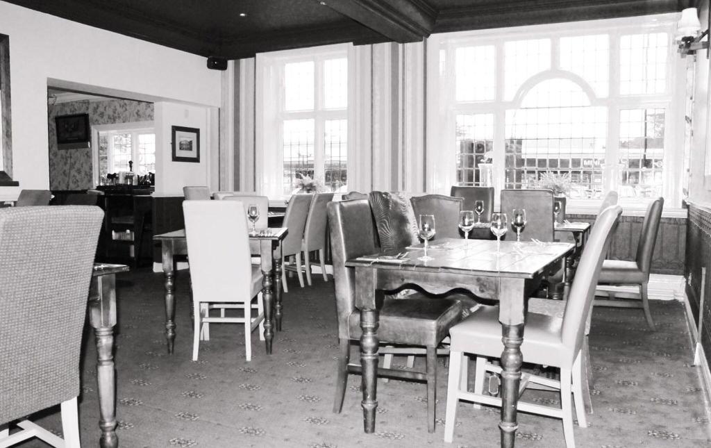 The Devil s Punchbowl Hotel - Restaurant