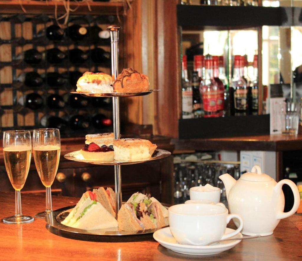 The Devil s Punchbowl Hotel - Restaurant