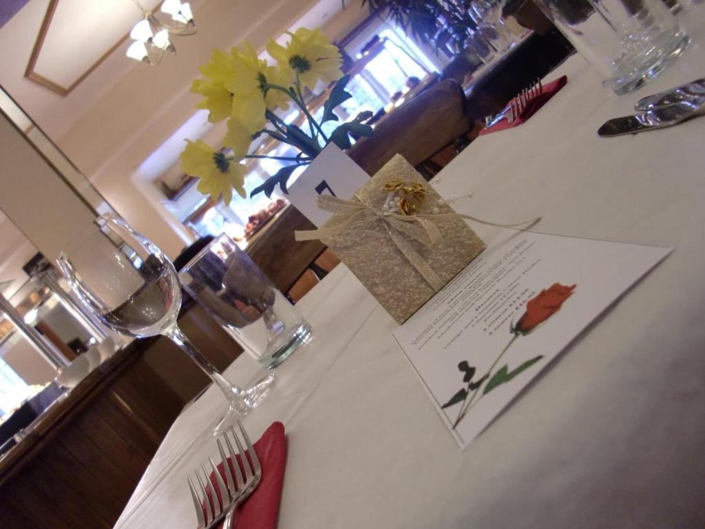 The Devil s Punchbowl Hotel - Restaurant