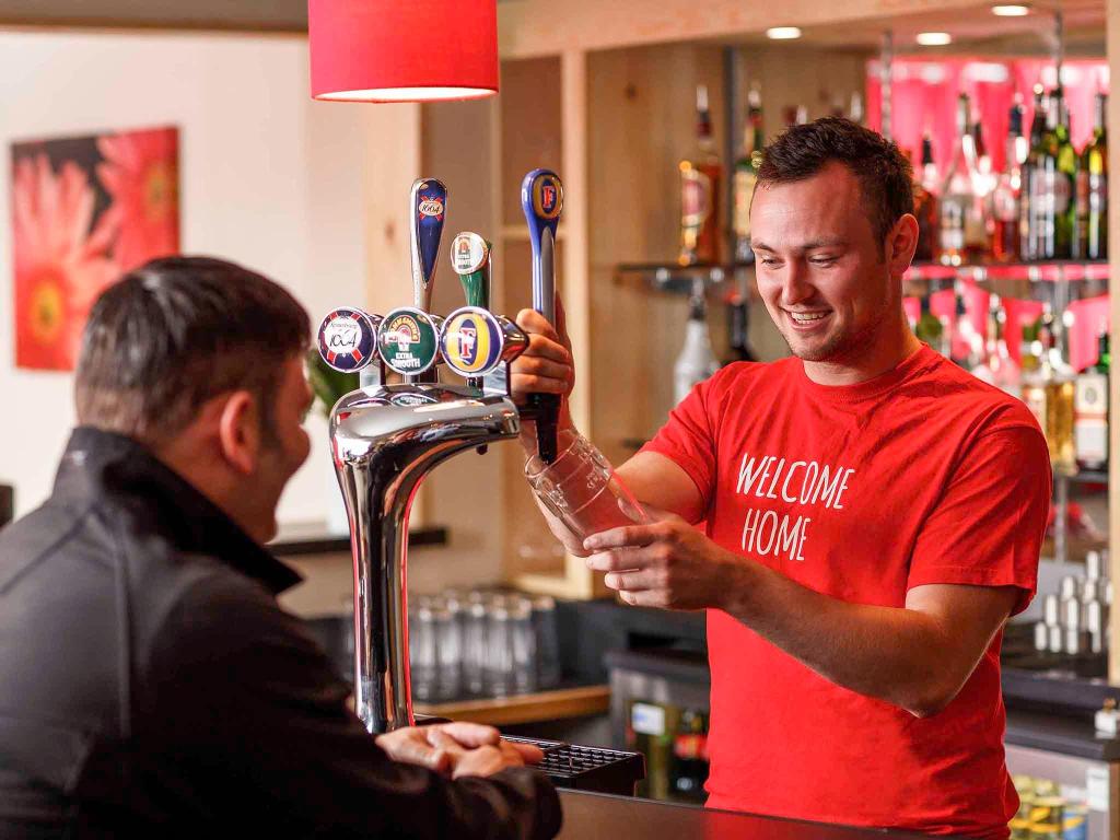 Garner Hotel Lincoln by IHG - Bar