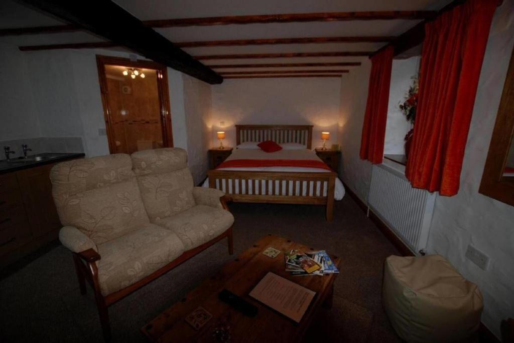 Home Farm   Lodge