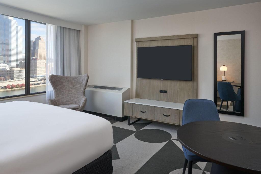 Sheraton Pittsburgh Hotel at Station Square