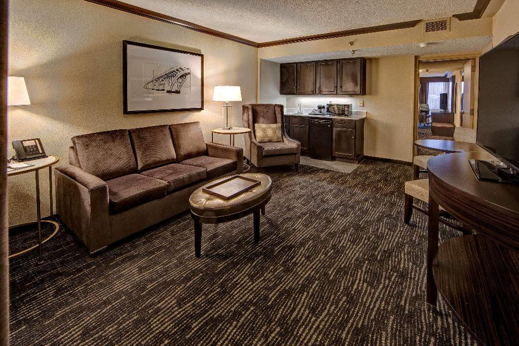 Doubletree By Hilton Decatur Riverfront
