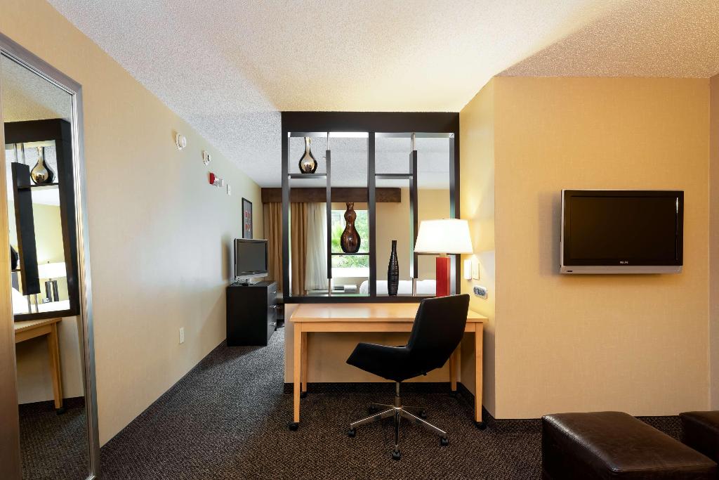 DoubleTree by Hilton Savannah Airport