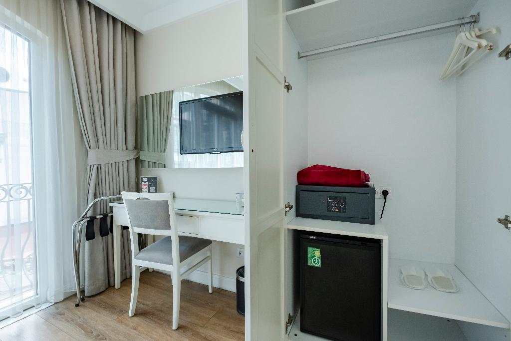 Ten Rooms Hotel