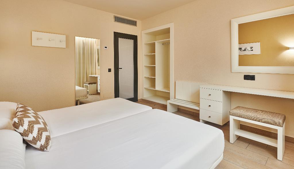 Protur Badia Park Aparthotel