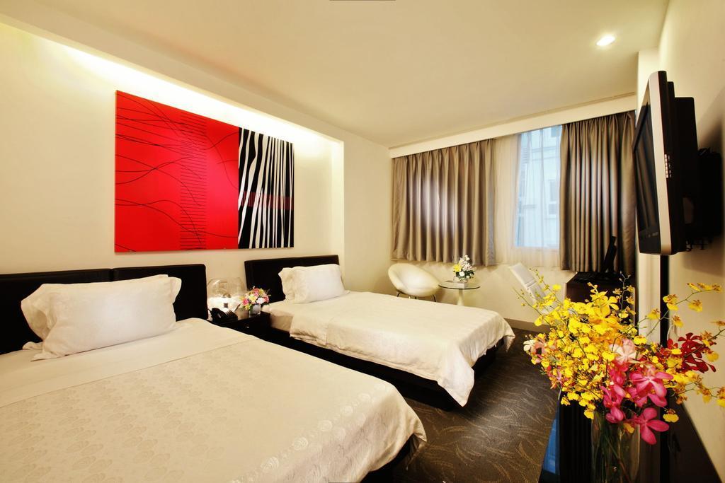 The White Hotel 8A Thai Van Lung