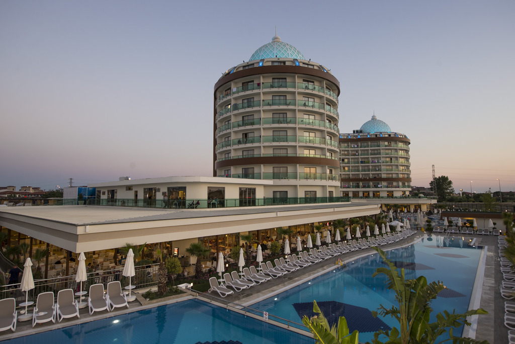 Dream World Aqua Hotel 5*