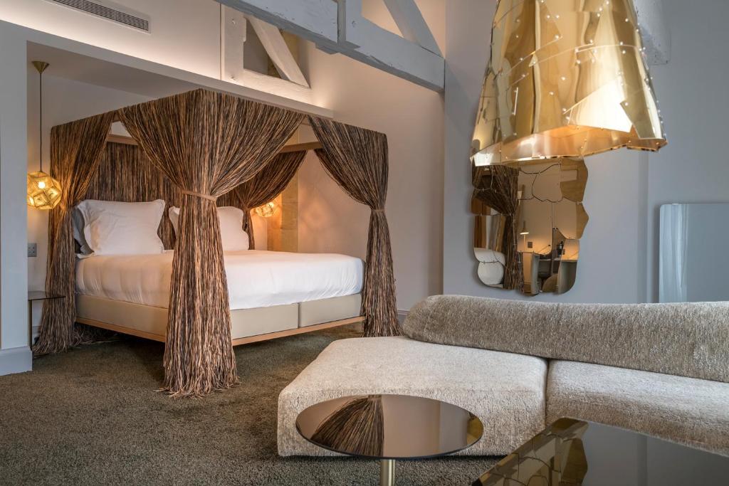Yndo Hotel