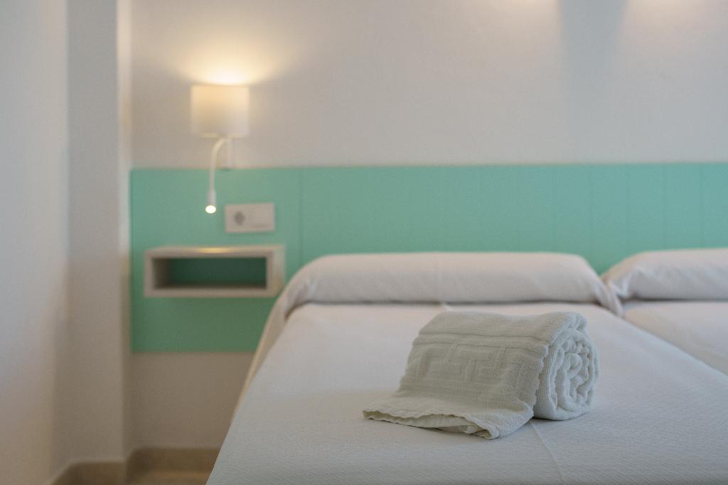 Hotel Apartamentos Andreas, Spanien, Colònia de Sant Jordi. Großes 1