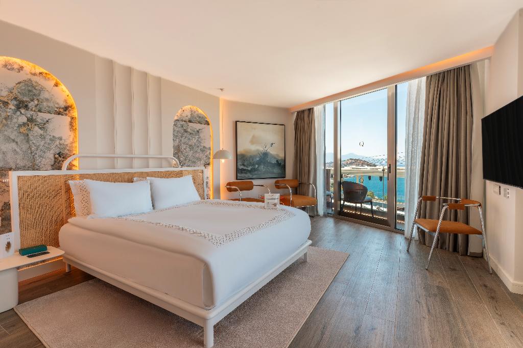 Qlusive Hotel