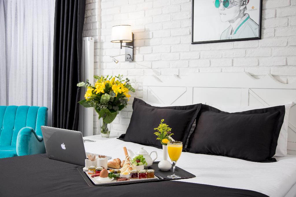Check Inn Hotel