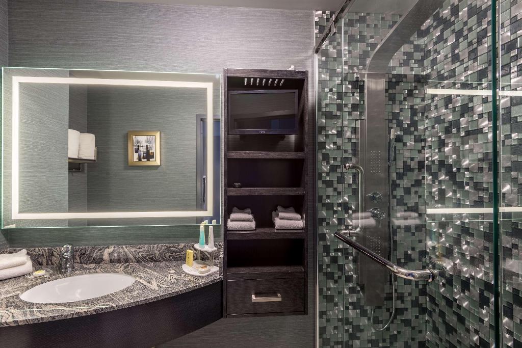 Applause Hotel by CLIQUE