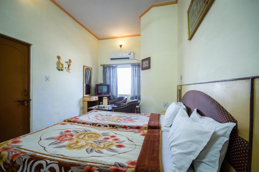 Taj Plaza