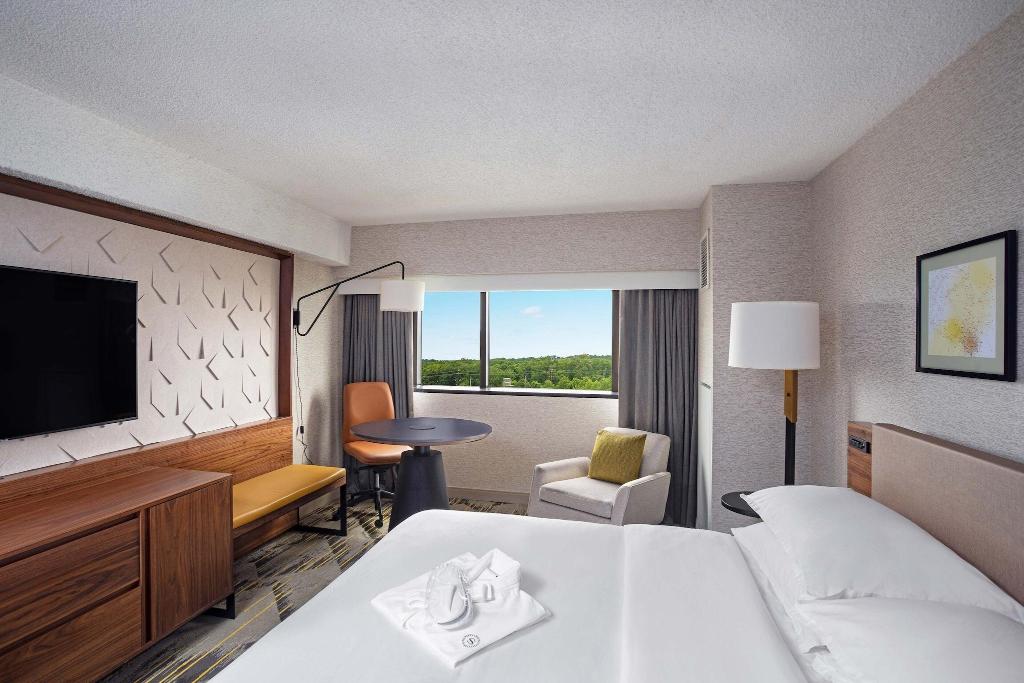 Sheraton Edison Hotel