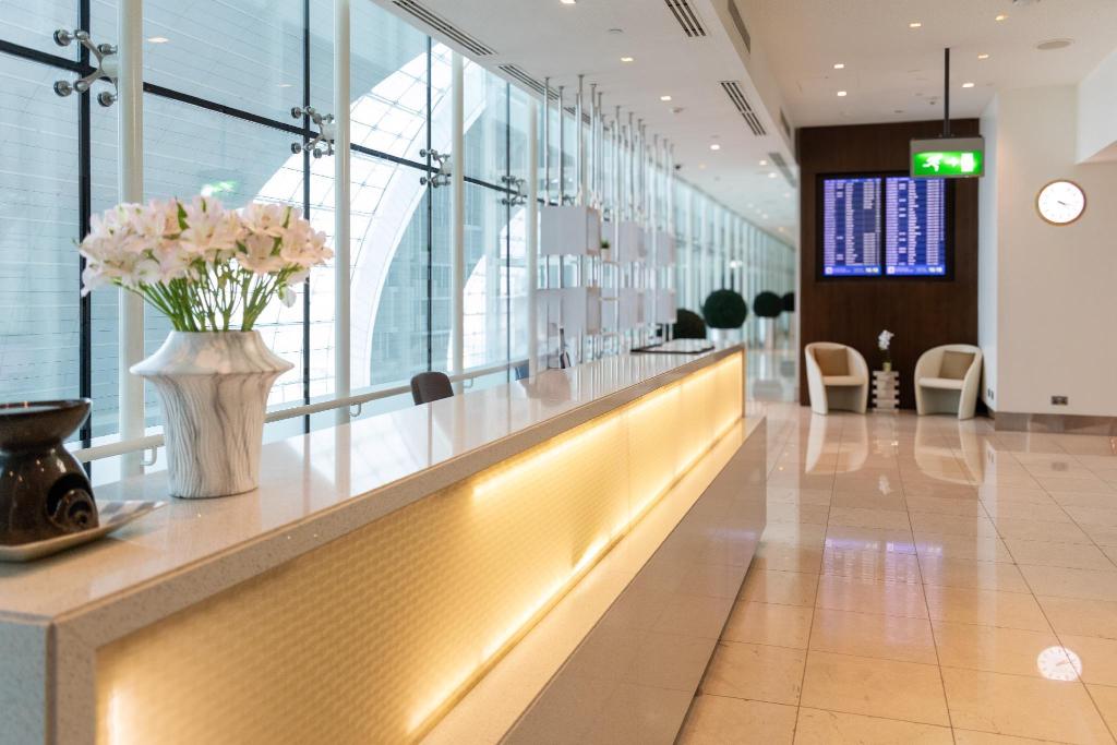 Dubai International Terminal Hotel - Sports and Entertainment