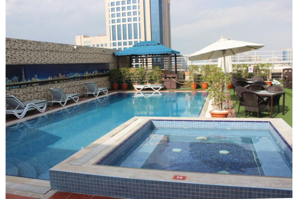 Orchid Vue Hotel - Pool