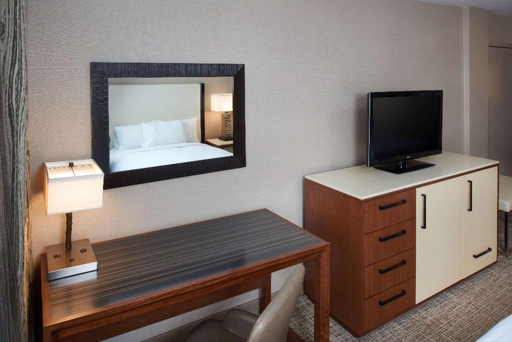 DoubleTree by Hilton Fresno Convention Center