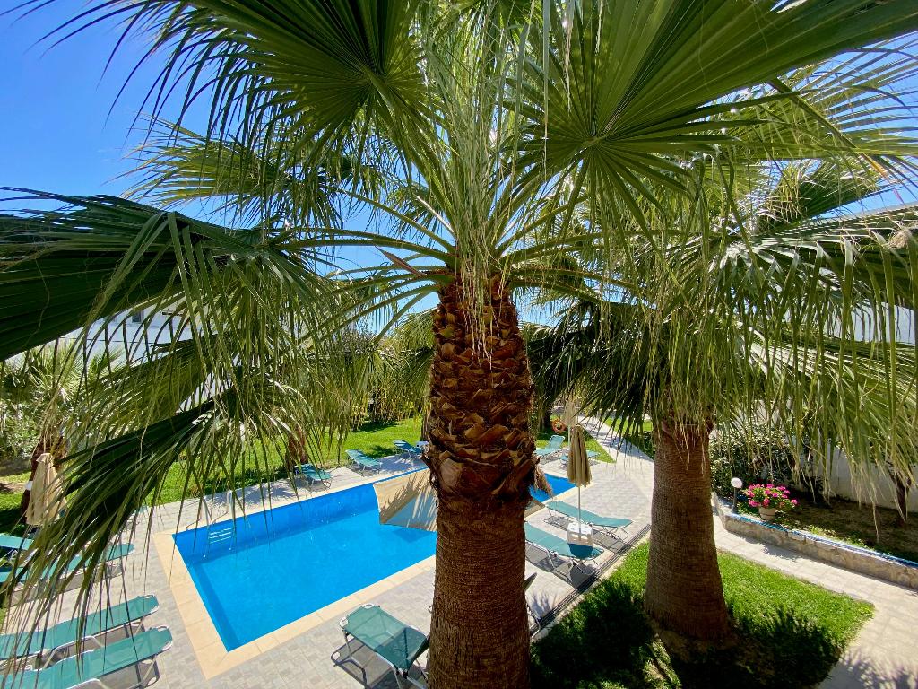Manolis Apartments