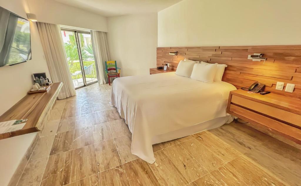 Viva V Samana By Wyndham, A Trademark Adults All I
