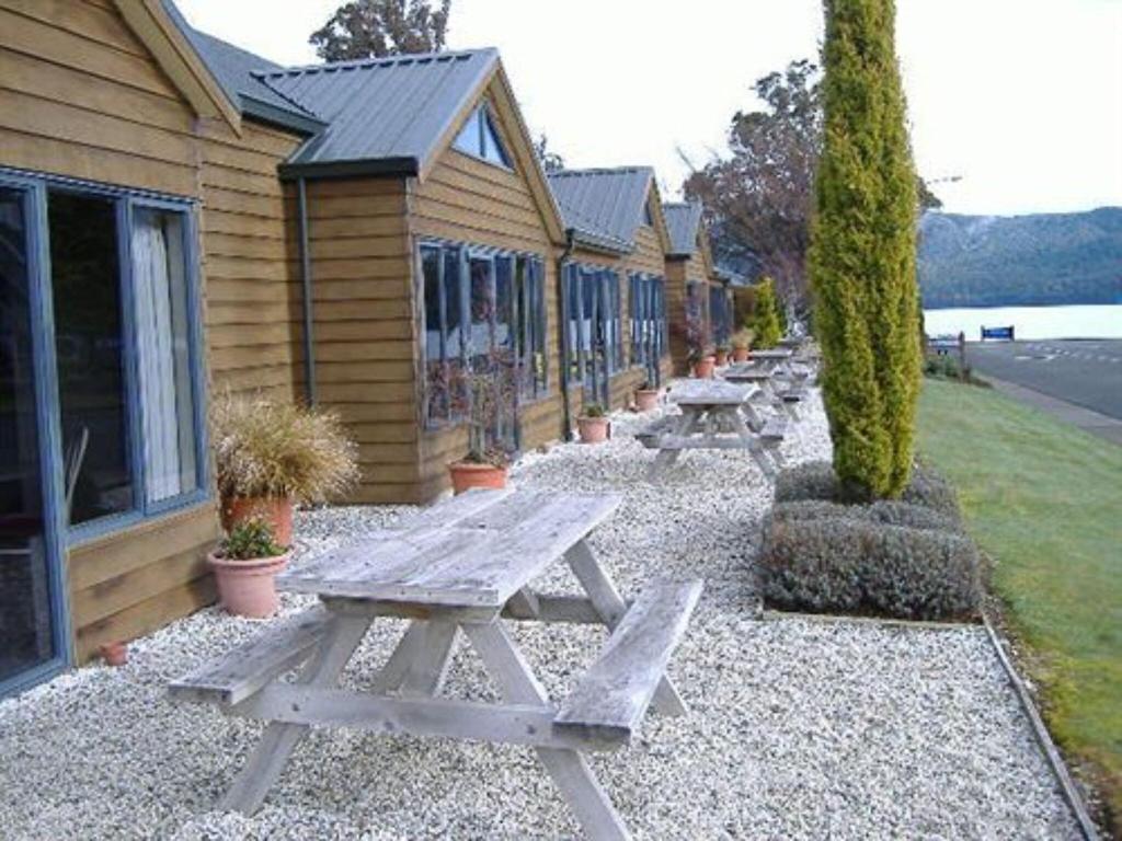 Lakefront Lodge