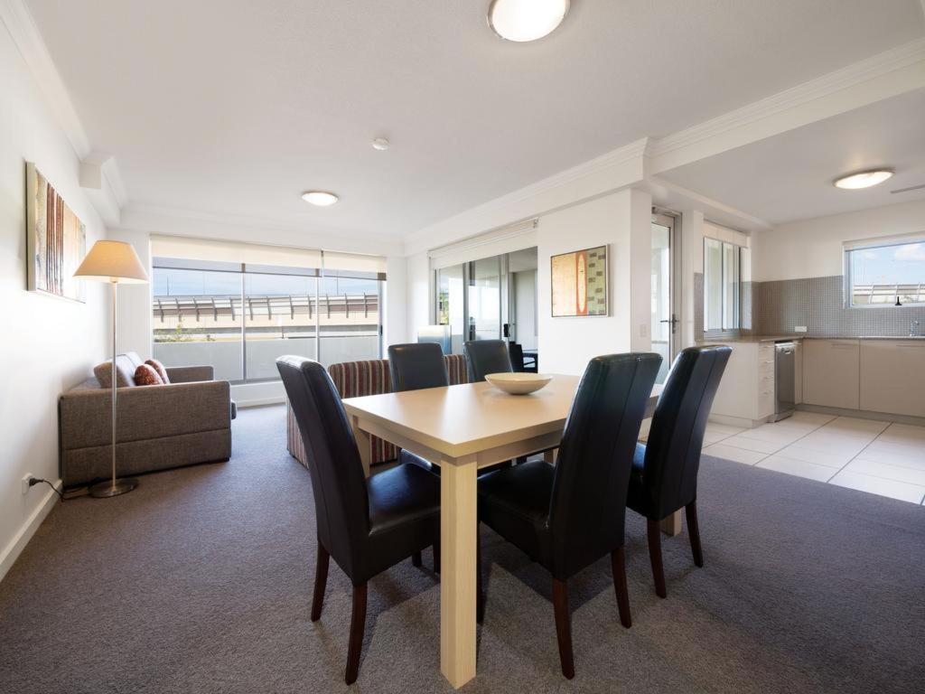 Oaks Brisbane Mews Suites
