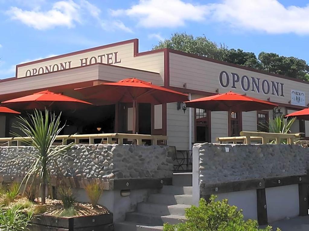 Opononi Hotel