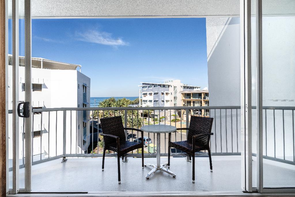 Rolling Surf Resort