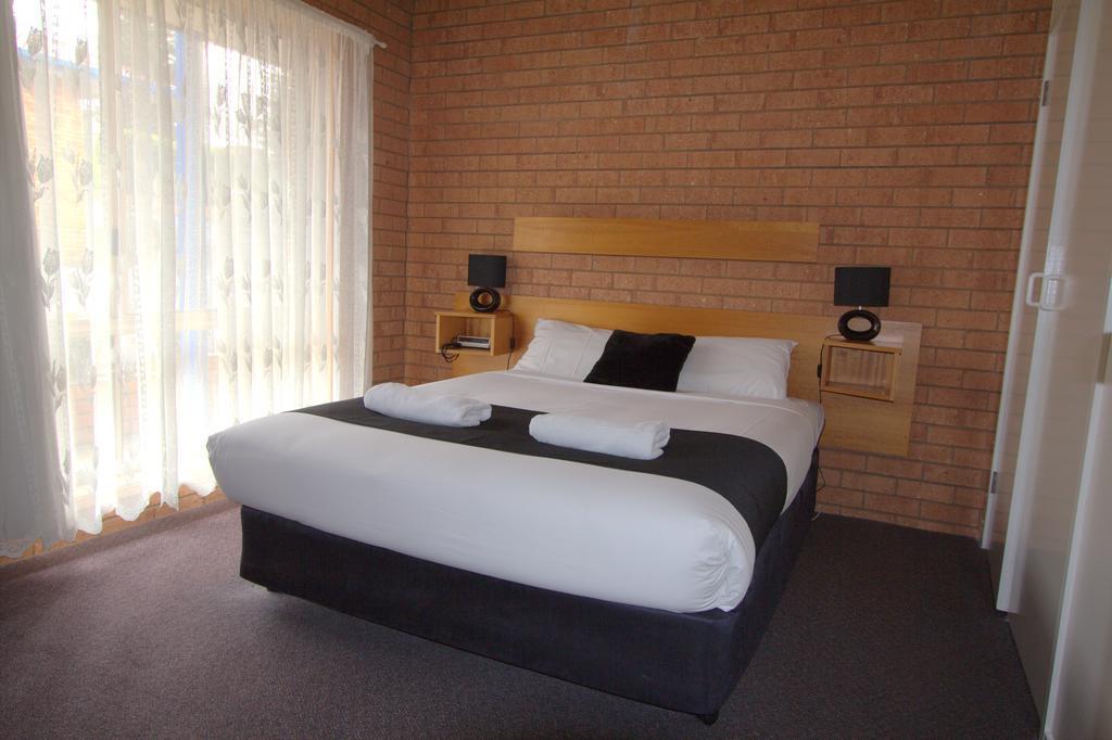 Blue Whale Motor Inn & Apartments