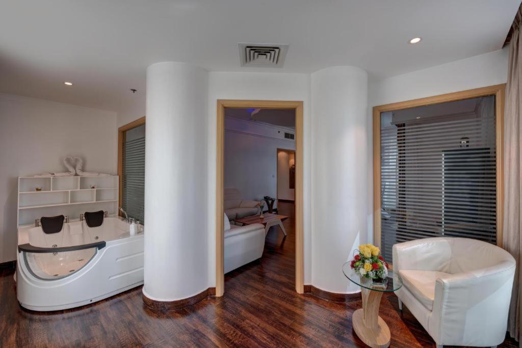 Sunday Mega Hotel photo 72