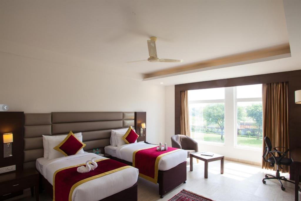 Velvet Clarks Exotica Zirakpur Hotel