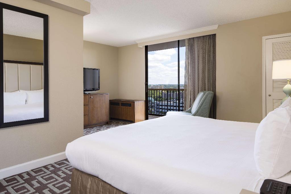 DoubleTree by Hilton Jacksonville Riverfront