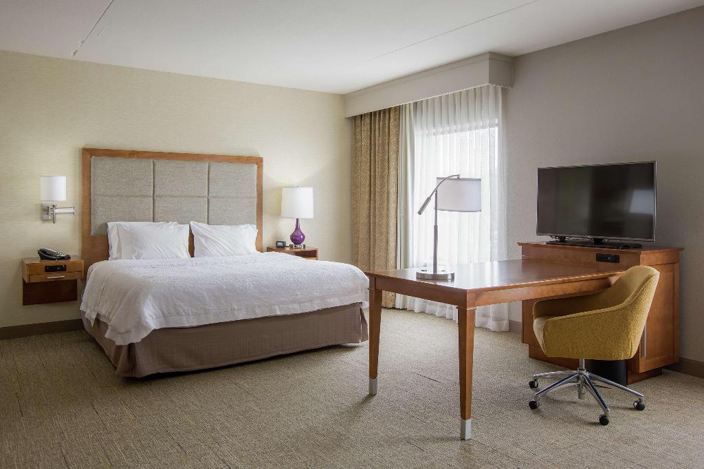 Hampton Inn & Suites Knoxville Papermill Drive
