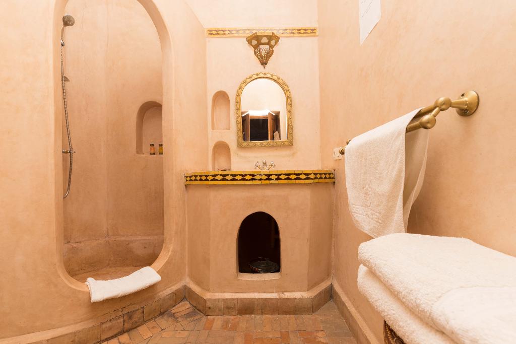 Riad  Lea