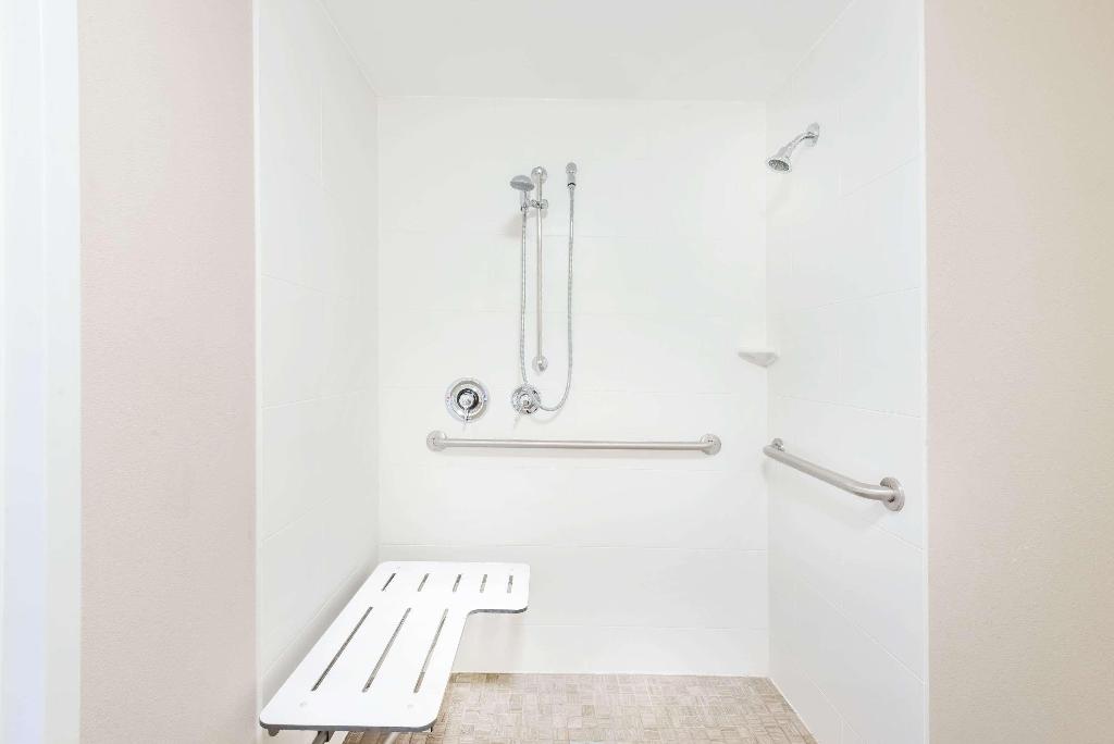 Baymont By Wyndham Erie