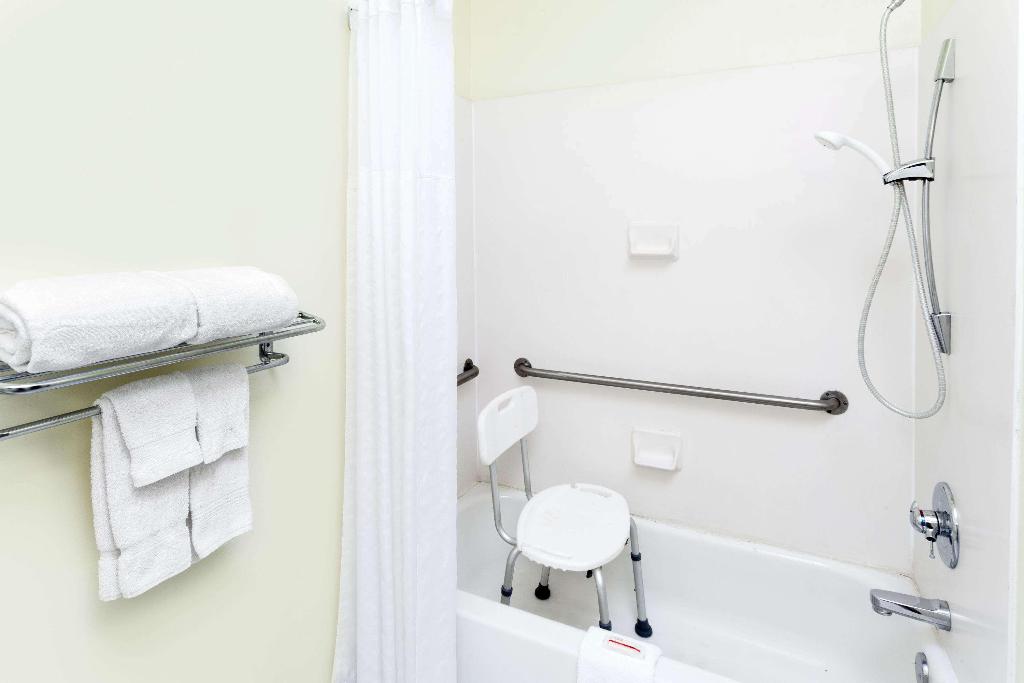 Baymont By Wyndham Fort Wayne