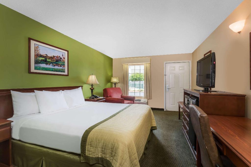 Baymont By Wyndham Waycross
