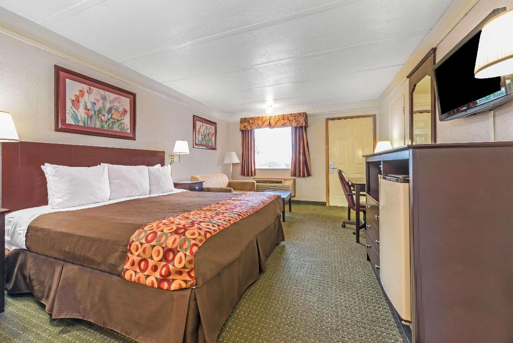Days Inn By Wyndham Gainesville