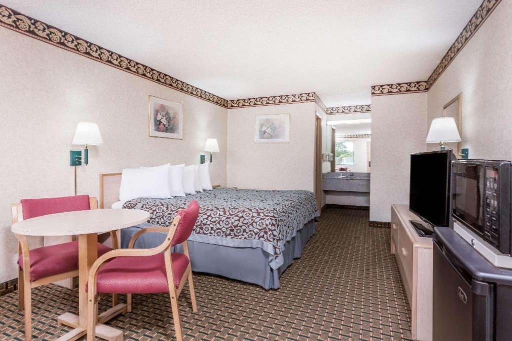 Days Inn By Wyndham Byron