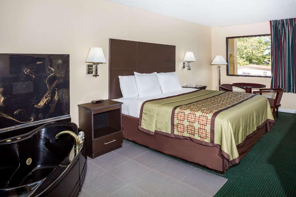 Days Inn By Wyndham Enterprise
