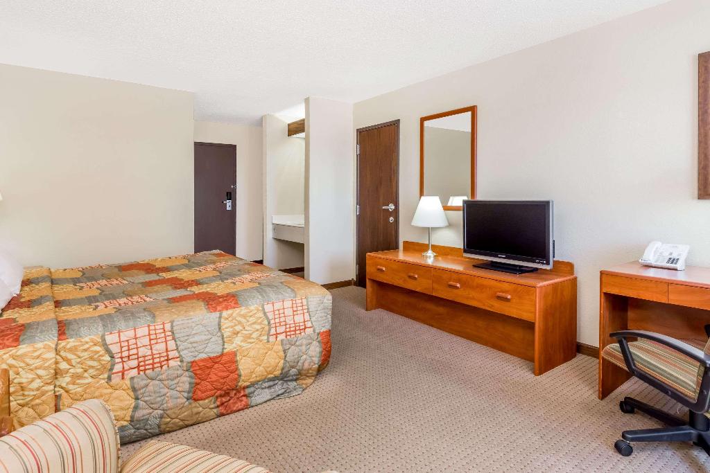 Days Inn By Wyndham Iron Mountain