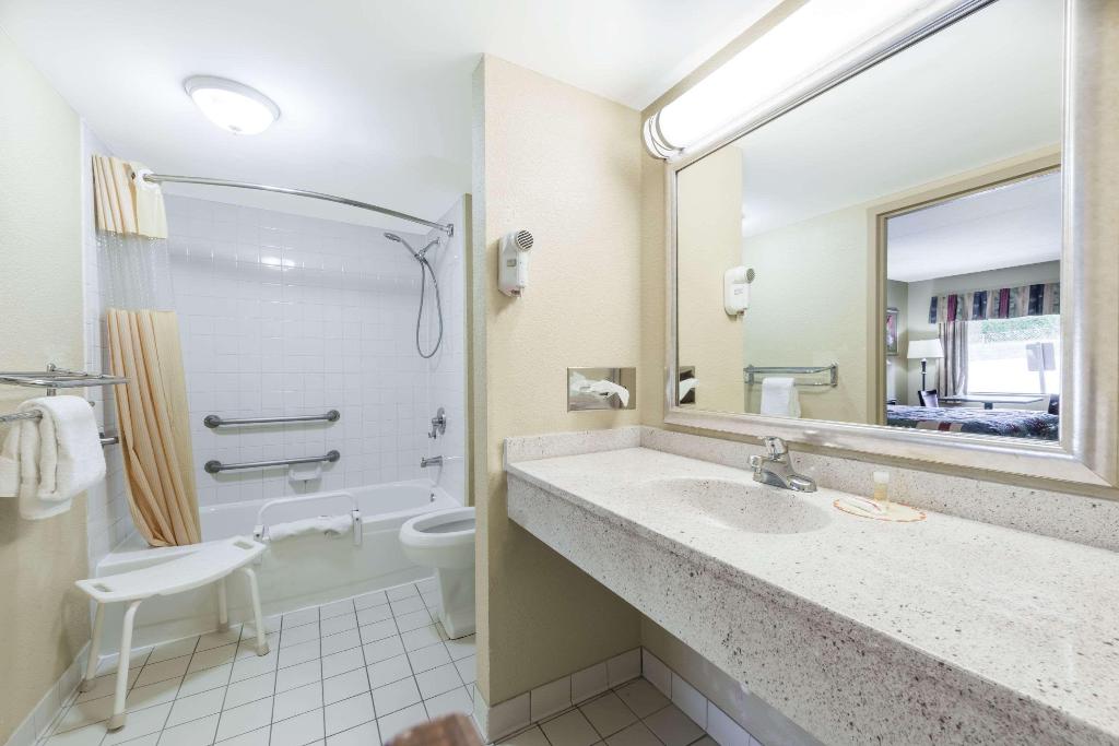 Days Inn by Wyndham Lexington Southeast