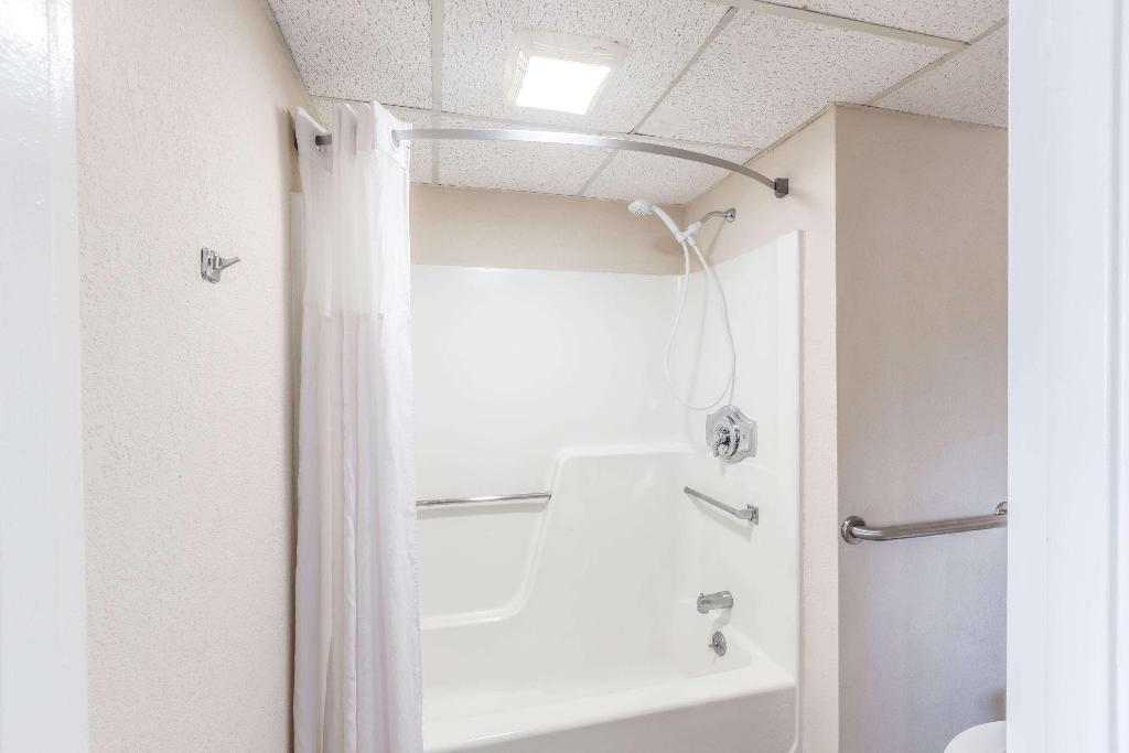Days Inn by Wyndham Syracuse