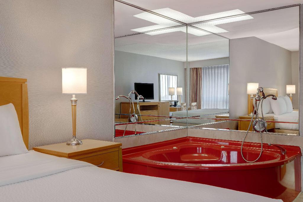 Days Inn By Wyndham Niagara Falls Near The Falls