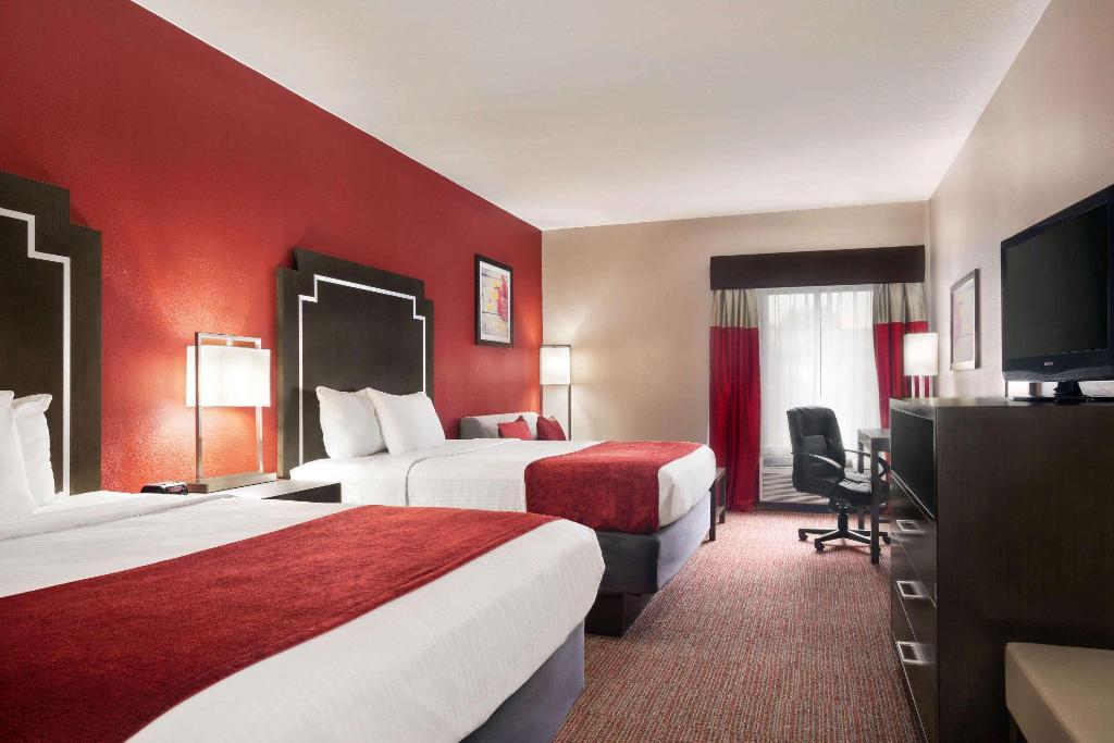 Days Inn & Suites By Wyndham Murfreesboro