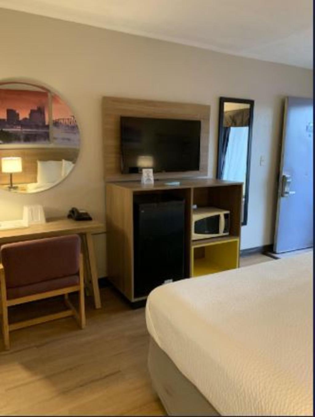 Days Inn by Wyndham Louisville Airport Fair and Expo Center