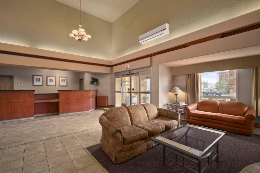 Prairie Crest Red Deer by IHG